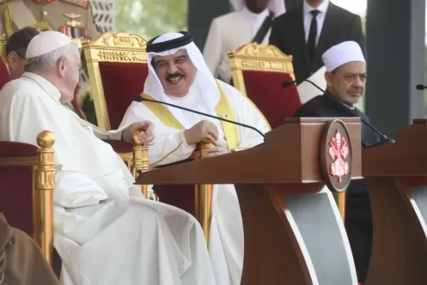 Pope Francis Urges Muslim-Catholic Collaboration for Peace during Visit to Bahrain