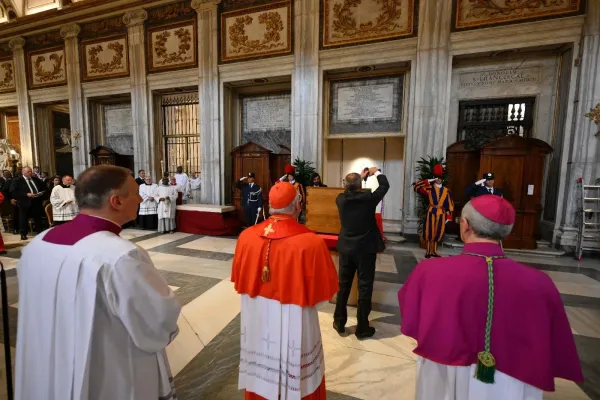 Pope Francis Laid to Rest in Beloved Marian Basilica after Coffin Crosses Rome in Popemobile