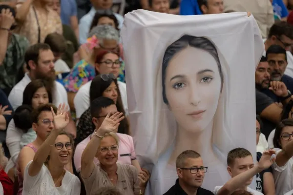 Today Begins May, the Month Dedicated to the Blessed Virgin Mary