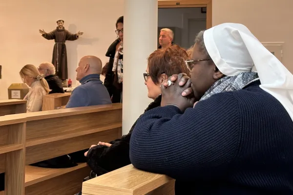 Daily Holy Hour of Eucharistic Adoration Being Held in Hospital, Where Pope Francis is Receiving Treatment