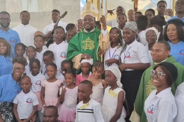 Archbishop Ignatius Ayau Kaigama with some parishioners of St. Mary’s Kary Parish of Abuja Archdiocese