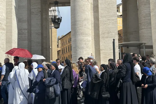 Catholics Bid Final Farewell as Pope Francis Lies in State at St. Peter’s Basilica