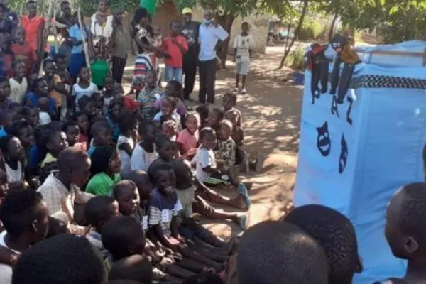 Catholic Priest in Mozambique Using Puppets to Help Displaced Children Cope with Loss