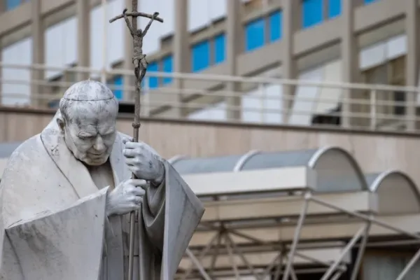 Pope Spends Sixth Night at Gemelli Hospital in Rome, Continues Treatment for Bilateral Pneumonia: Vatican