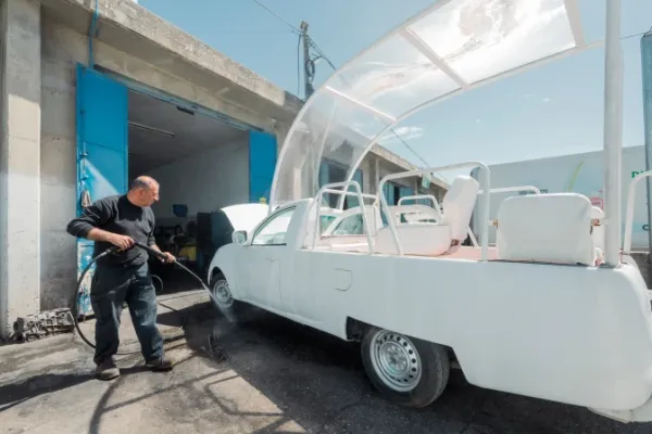 Late Pope Francis' Gift of Popemobile to Gaza Converted into Ambulance, Mobile Clinic to Assist Children