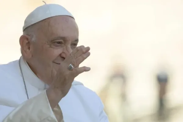 A Long Friendship and Unforgettable Hug: The Day Pope Francis Forgot He Was Pope