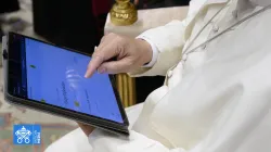 Pope Leo XIV uses a tablet to navigate the website of the new digital version of the Vatican's Pontifical Yearbook, known as the "Annuario Pontificio" in Italian. / Credit: Vatican Media.