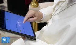 Pope Leo XIV uses a tablet to navigate the website of the new digital version of the Vatican's Pontifical Yearbook, known as the "Annuario Pontificio" in Italian. / Credit: Vatican Media.