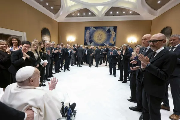 Pope Francis Welcomes Gemelli Medical Teams to the Vatican, Thanks Them for Their Care