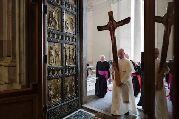 Pope Leo XIV passes through the Holy Door carrying the jubilee cross as he leads the pilgrimage of the Holy See on June 9, 2025. / Credit: Vatican Media