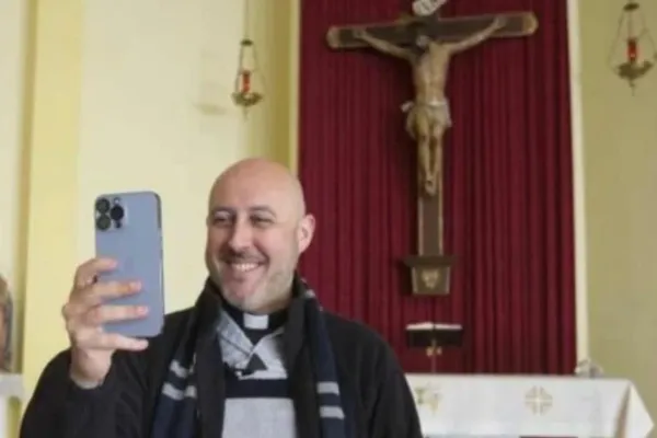 Catholic Priest Shares How He Battled Depression, Emerged from "dark pit" of Temptation to Suicide