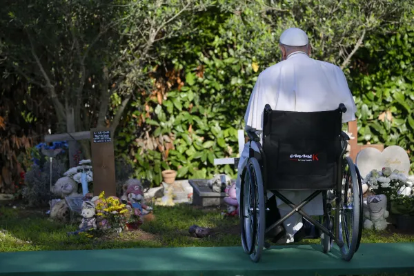 "Death is not the end of everything": Vatican Releases Pope Francis' Reflections on Aging, Dying