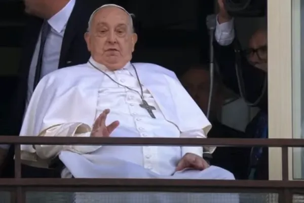 God Desires to Offer His Love and Mercy to Those at the "crossroads" of Life: Pope Francis