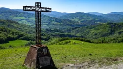 A cross stands in Montse Sole Historical Park in memorial of the victims of the massacres carried out there by Nazis in 1944. / Credit: Francesco de Marco/Shutterstock
