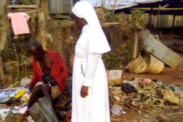 Sr. Esther Nkiru Ezedinachi stops to exchange pleasantries with a mentally challenged man on the streets of Nigeria's Anambra State
Credit: Sr. Esther Nkiru Ezedinachi