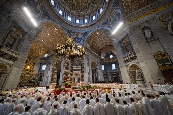 More than 1,800 Catholic Priests, Cardinals, Bishops Celebrate Holy Thursday Chrism Mass Inside St. Peter’s Basilica